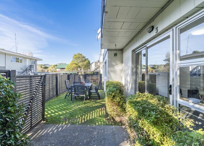  at 3/19 Houghton Street, Meadowbank, Auckland