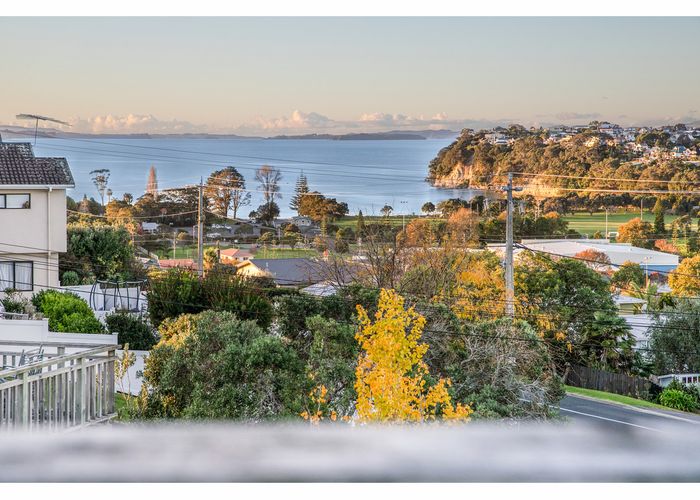  at 12 Kauri Road, Stanmore Bay, Whangaparaoa