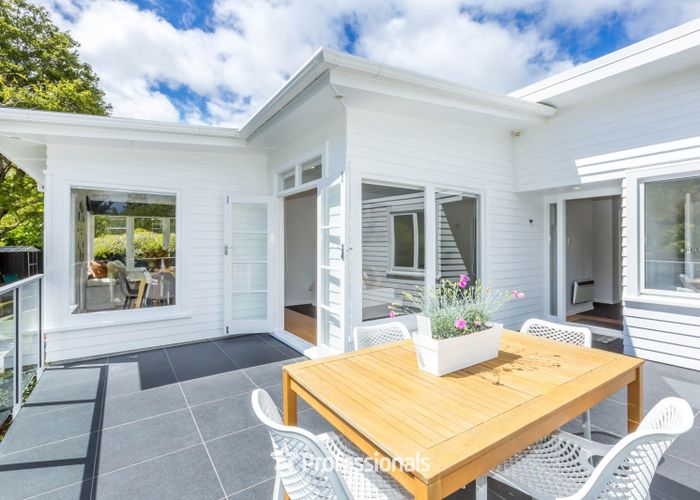  at 6 Fendalton Crescent, Pinehaven, Upper Hutt, Wellington