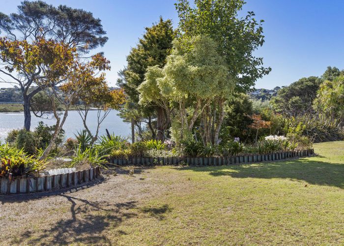  at 22 Murray Road, Te Atatu Peninsula, Auckland