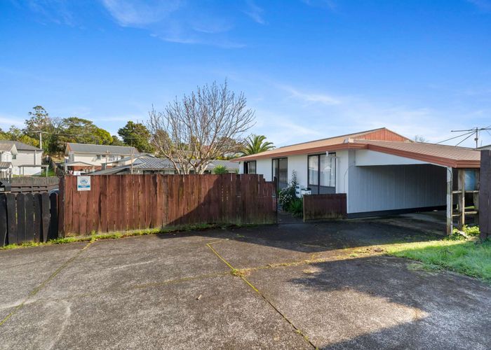  at 2/76 Parrs Cross Road, Henderson, Auckland