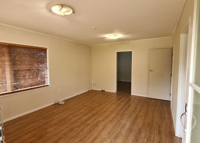  at 2/5 Eban avenue, Hillcrest, North Shore City, Auckland