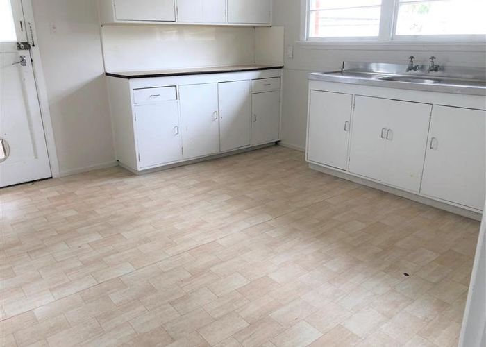  at 6/2 Godley Road, Green Bay, Waitakere City, Auckland