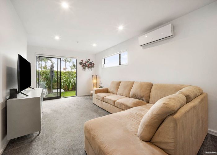  at 4/80 Awaroa Road, Sunnyvale, Waitakere City, Auckland