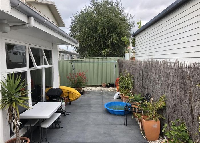  at 11 Meeanee Quay, Westshore, Napier, Hawke's Bay