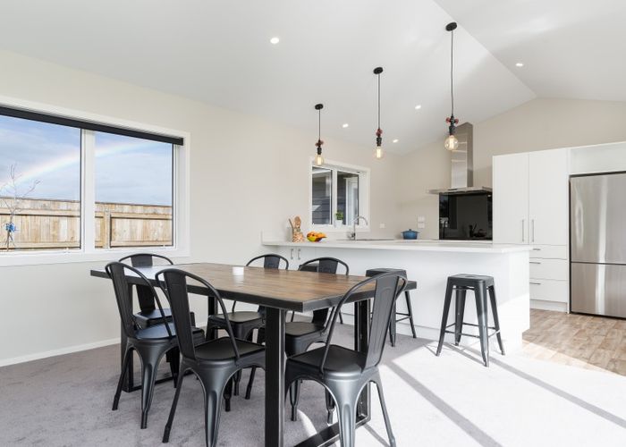  at 17 Mill Grove, Clareville, Carterton