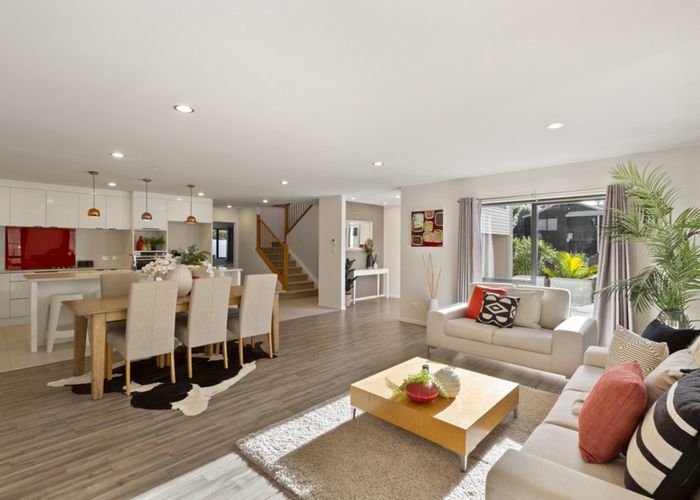  at 2/41 Fairmount Road, Titirangi, Auckland