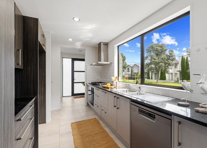  at 14 Windfola Parkway, Takanini, Papakura, Auckland