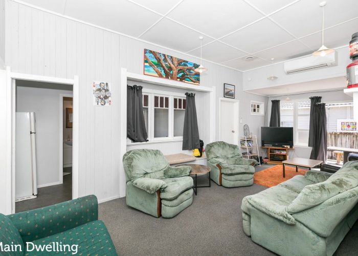  at 209 Galloway Street, Hamilton East, Hamilton