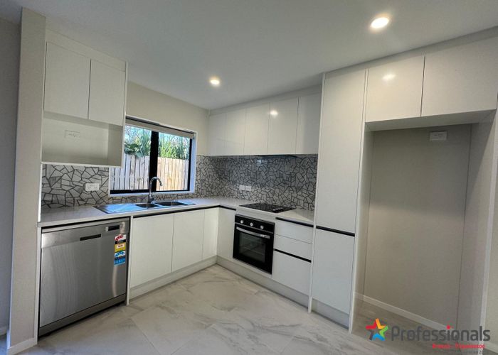  at 9D Avis Avenue, Papatoetoe, Manukau City, Auckland