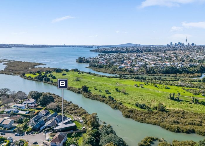  at 10 Lister Street, Point Chevalier, Auckland City, Auckland