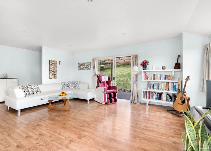  at 1/52 Noeleen Street, Glenfield, Auckland