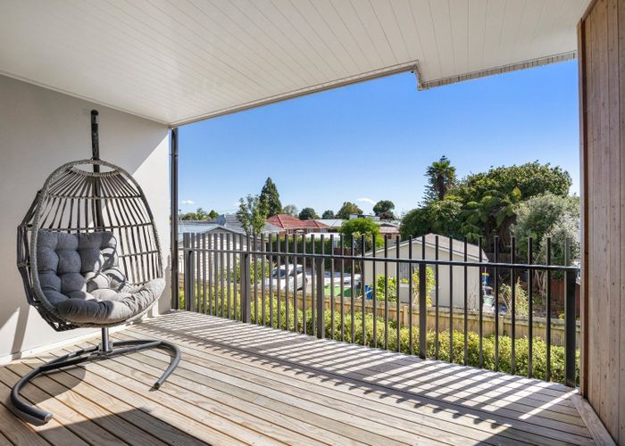  at 8/5 Peachgrove Road, Te Atatu Peninsula, Waitakere City, Auckland