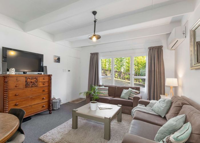  at 2/86 Divich Avenue, Te Atatu South, Auckland