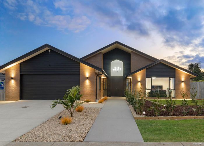  at 19 Paso Fino Crescent, Karaka, Papakura