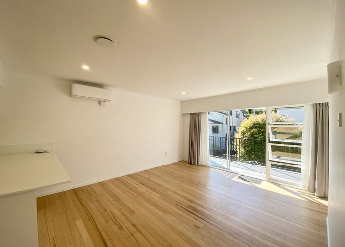  at 3/405 Beach Road, Mairangi Bay, North Shore City, Auckland