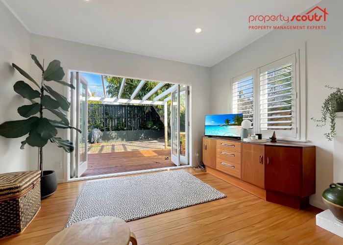  at 7A Raleigh Road, Northcote, North Shore City, Auckland