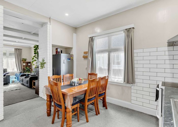  at 194 Ferguson Street, West End, Palmerston North, Manawatu / Whanganui