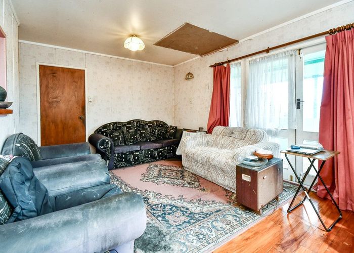  at 14 Redoubt Road, Goodwood Heights, Manukau City, Auckland