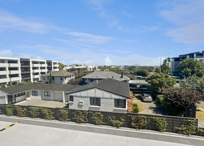  at 2/245 Kepa Road, Mission Bay, Auckland