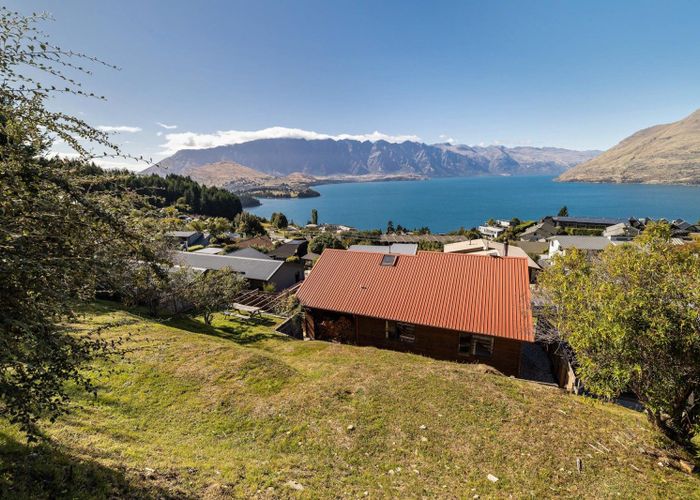  at 48 Wynyard Crescent, Fernhill, Queenstown