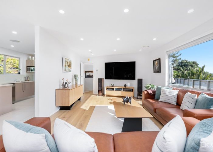  at 212 Whites Line East, Waiwhetu, Lower Hutt, Wellington