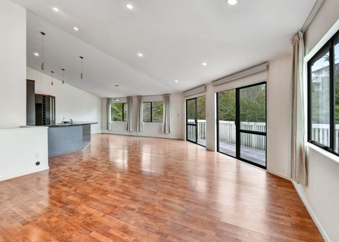  at 2/433A East Coast Road, Mairangi Bay, North Shore City, Auckland