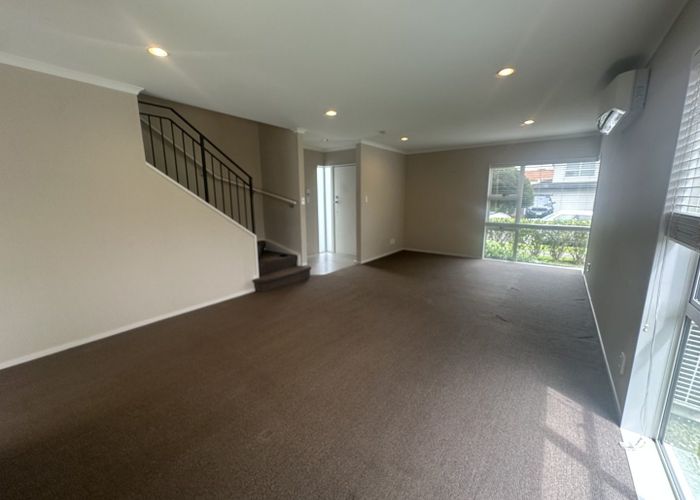  at 4 Lorenzo Way, Flat Bush, Manukau City, Auckland