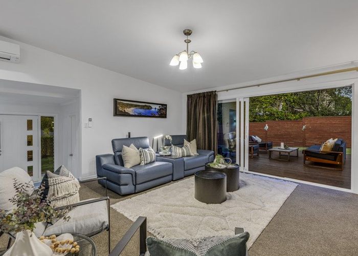  at 9 Bradbury Road, Botany Downs, Manukau City, Auckland
