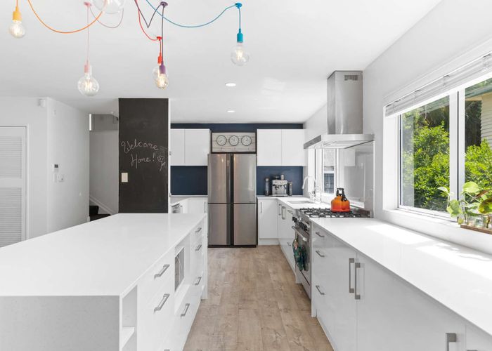  at 1 Dorothy Road, Laingholm, Auckland