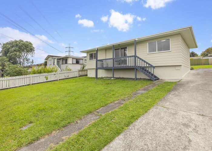  at 3 Palermo Place, Clover Park, Auckland