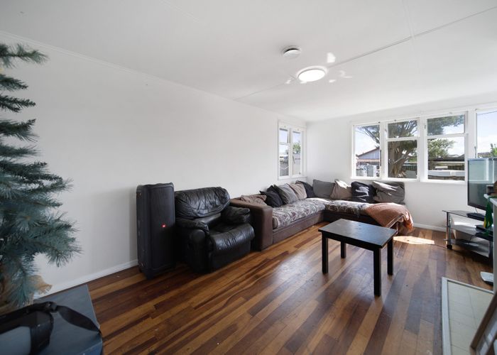  at 7 Farmer Street, Mangere East, Auckland