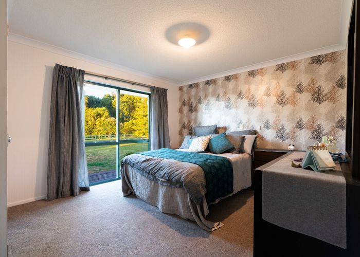  at 27 Lee Road, Burbush, Hamilton
