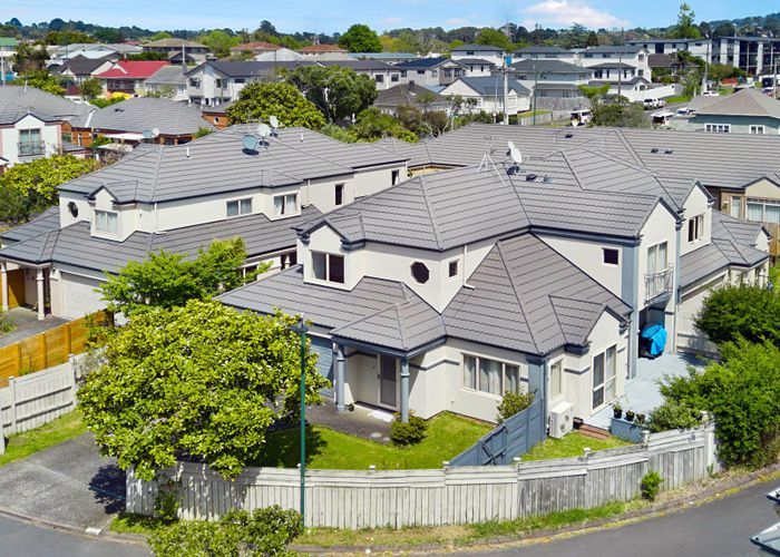  at 2 Ochre Place, Blockhouse Bay, Auckland
