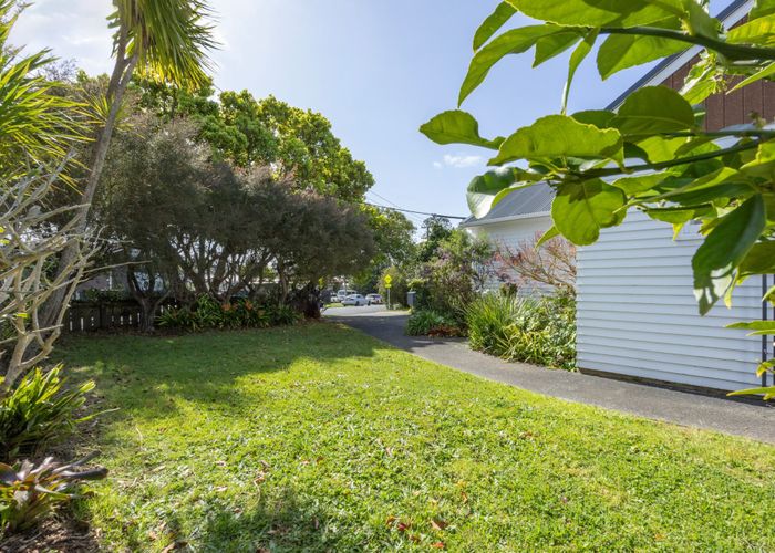 at 52 Fruitvale Road, New Lynn, Auckland