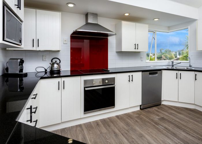  at 8 Caversham Drive, Torbay, Auckland