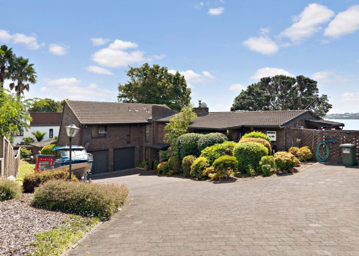  at 19 Sanctuary Point, Sunnyhills, Manukau City, Auckland