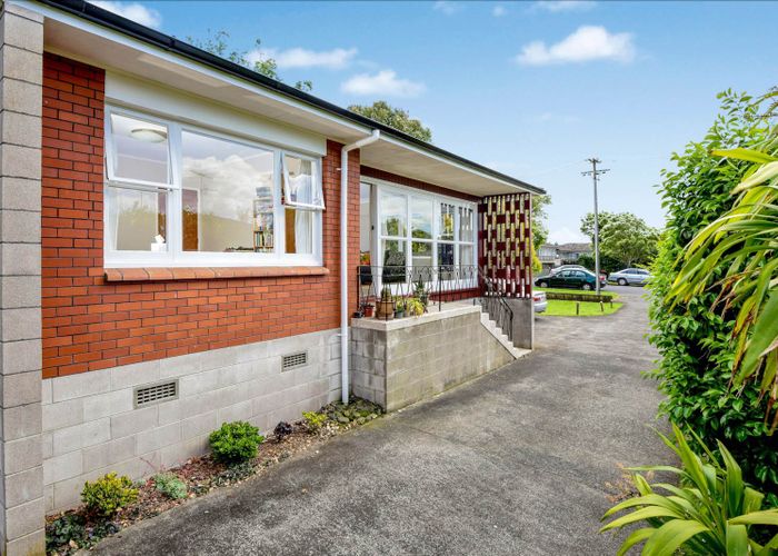  at 1/8 Tawera Road, Greenlane, Auckland