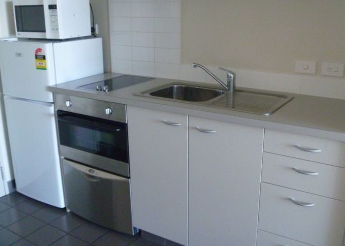  at 910/17 Amersham Way, Manukau, Manukau City, Auckland