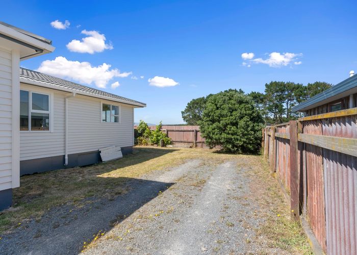  at 4 Alan Lindsay Avenue, Waitarere Beach, Levin
