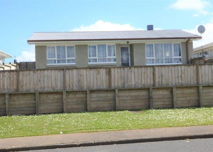  at 6 Fleming Street, Mangere East, Auckland