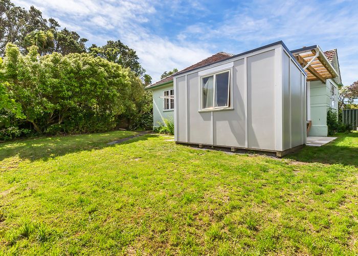  at 32 Kaihuia St, Northland, Wellington