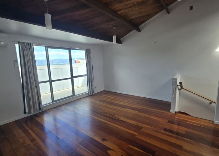  at 8/220 Thorndon Quay , Thorndon, Wellington, Wellington