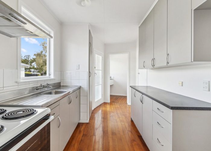  at 20 Rhonda Avenue, Deanwell, Hamilton