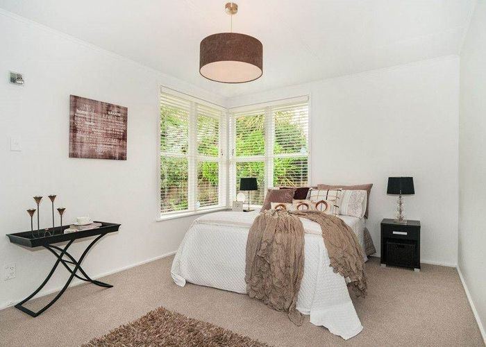  at 9 Farringdon Street, Glen Innes, Auckland