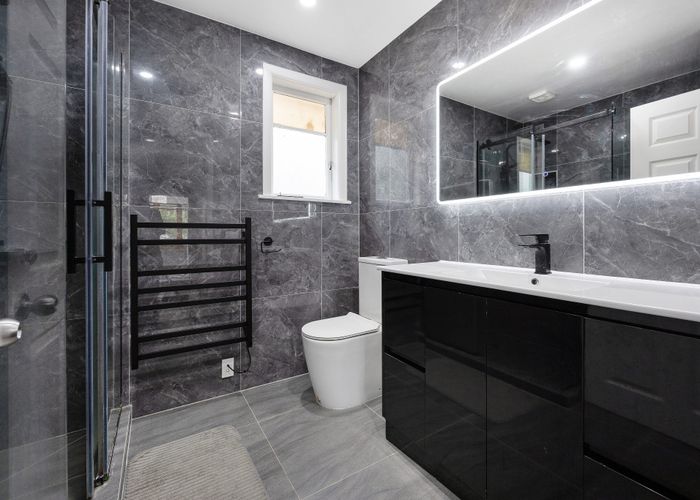  at 121 Woodglen Road, Glen Eden, Waitakere City, Auckland