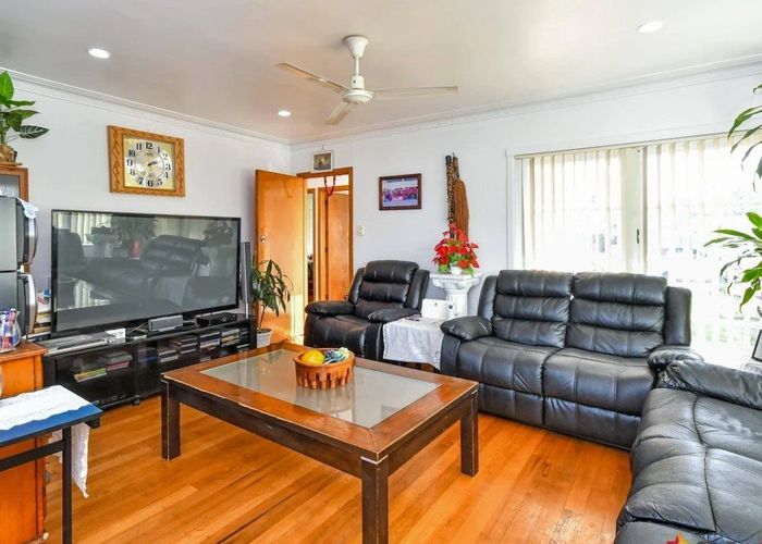  at 12 Greenmeadows Avenue, Manurewa East, Manukau City, Auckland