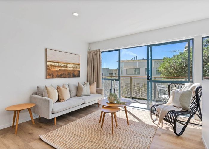  at 5d Dallan Place, Albany, North Shore City, Auckland