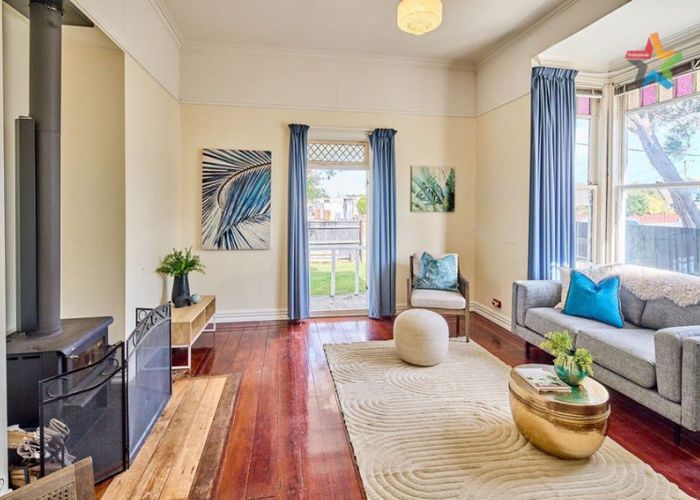  at 30 Whites Line West, Woburn, Lower Hutt