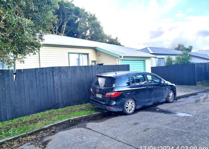  at 4/8 Eulogy Place, Randwick Park, Manukau City, Auckland